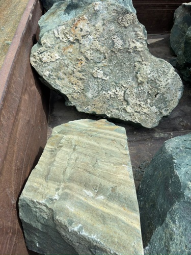 Ландшафтные глыбы зелёные 200-500 килограмм купить в Трёхгорном