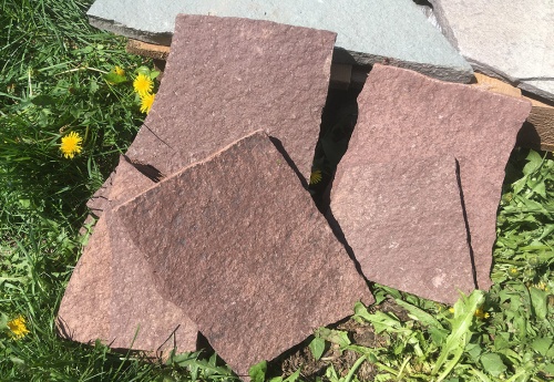 Плитняк лемезит бордовый для цоколя 1,5-2 см купить в Трёхгорном