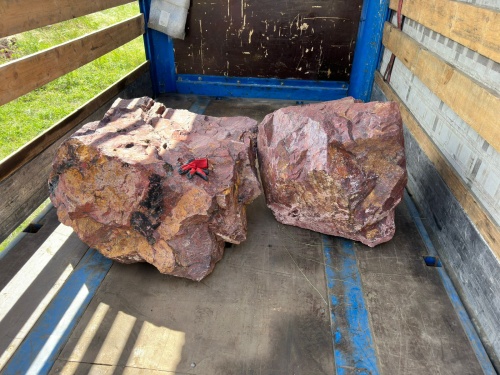 Ландшафтные глыбы красно-фиолетовые 200-1000 килограмм купить в Трёхгорном
