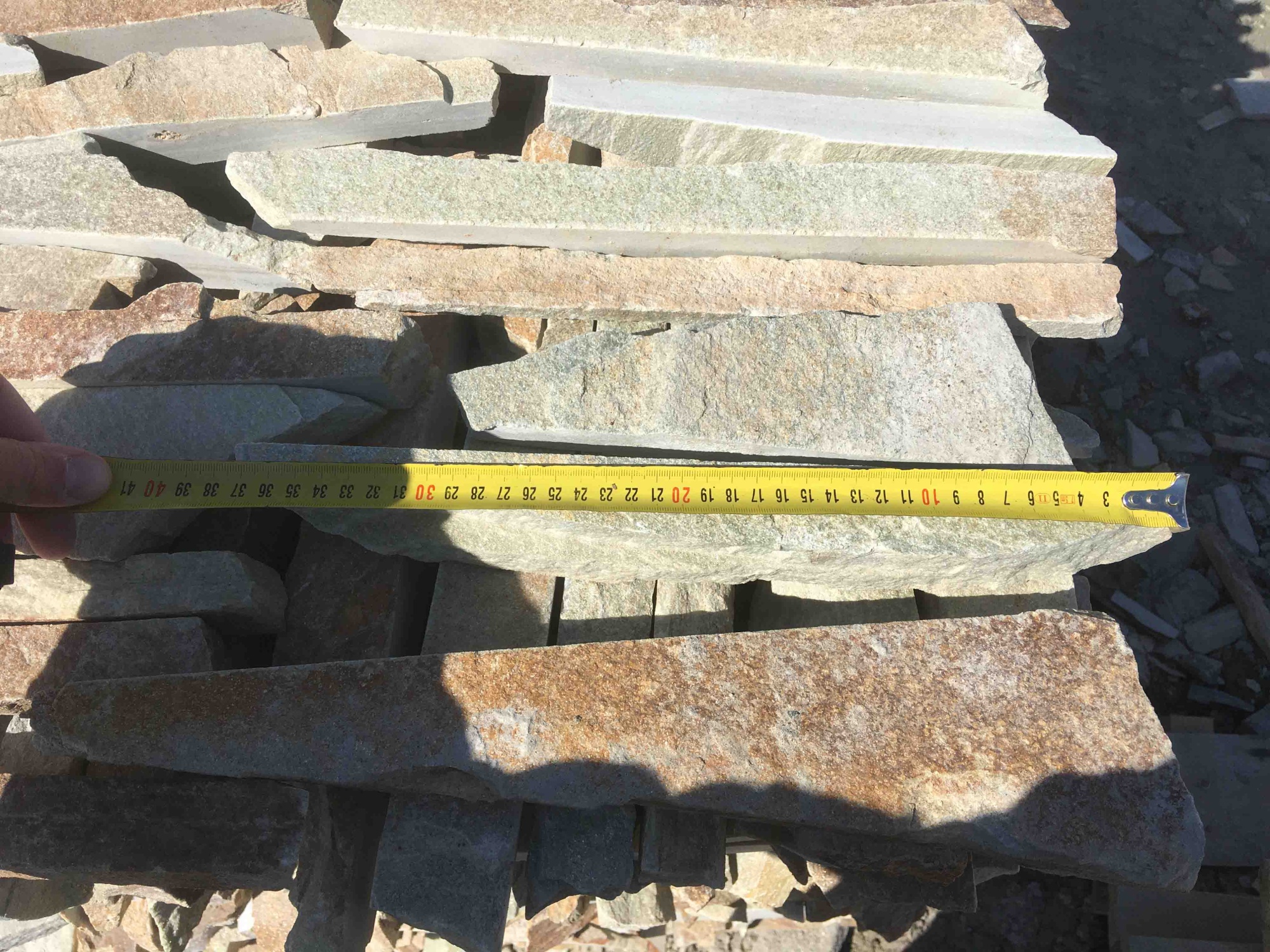 Горбушка златолит золотистый для облицовки купить в Трёхгорном