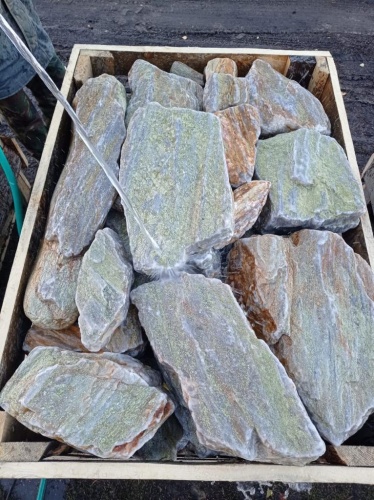 Златолит жёлтый, жёлто-зелёный глыбки и валуны для ланшафтного дизайна купить в Трёхгорном