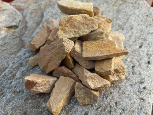 Златолит жёлтый декоративная каменная крошка купить в Трёхгорном