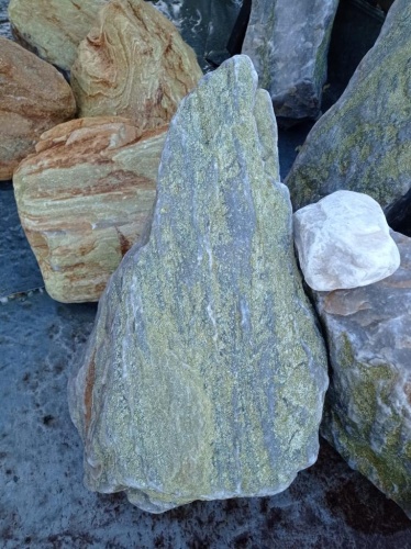 Златолит жёлтый, жёлто-зелёный глыбки и валуны для ланшафтного дизайна купить в Трёхгорном