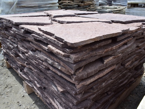 Плитняк лемезит бордовый для облицовки цоколя 20-25 мм  купить в Трёхгорном