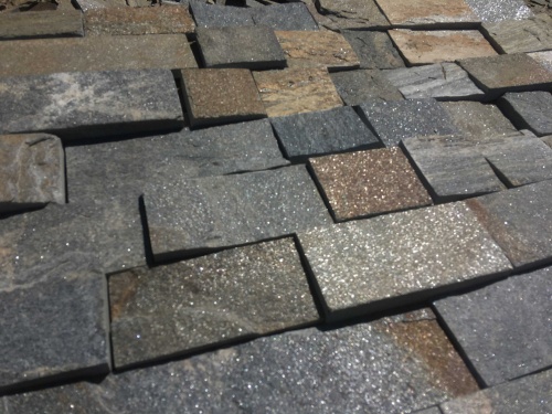 Плитка пилёная златолит Уральский для цоколя, отмостки купить в Трёхгорном