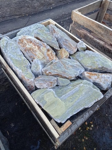 Златолит жёлтый, жёлто-зелёный глыбки и валуны для ланшафтного дизайна купить в Трёхгорном