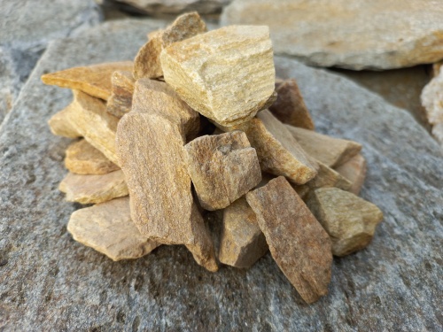 Златолит жёлтый декоративная каменная крошка купить в Трёхгорном