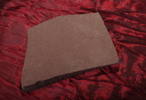 Плитняк лемезит бордовый для цоколя 1,5-2 см купить в Трёхгорном