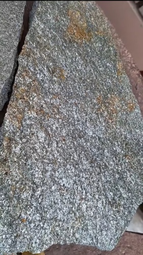 Плитняк златолит серебристый для цоколя, отмостки купить в Трёхгорном