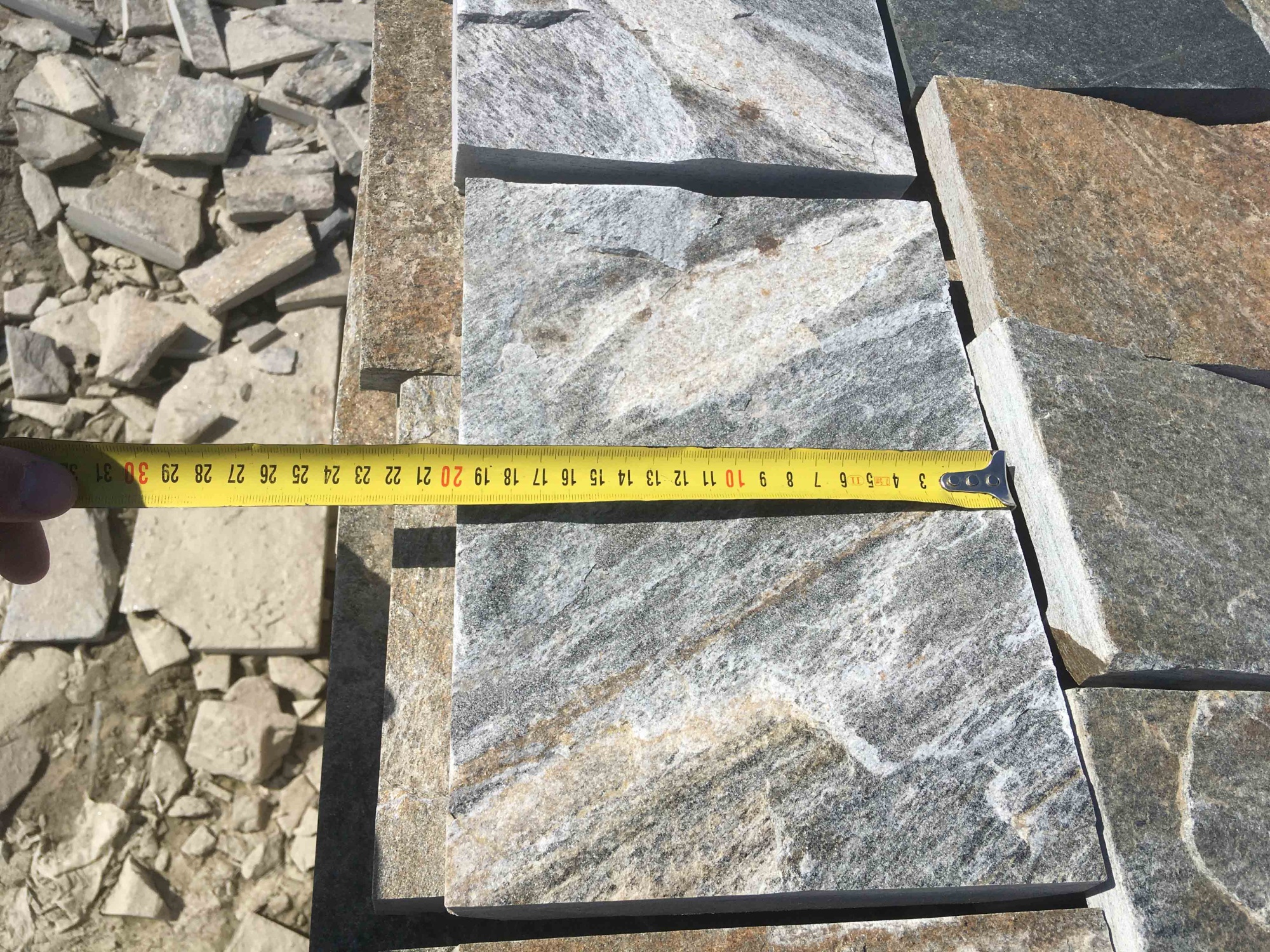 Плитка пилёная златолит Уральский для цоколя, отмостки купить в Трёхгорном