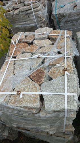 Плитняк галтованный гранитный для ландшафтного дизайна купить в Трёхгорном