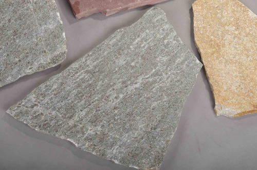 Плитняк златолит Уральский для цоколя, отмостки купить в Трёхгорном