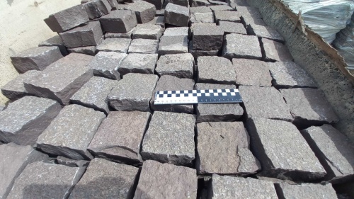 Лемезит колотая брусчатка 10 * 10 см. для парковки купить в Трёхгорном