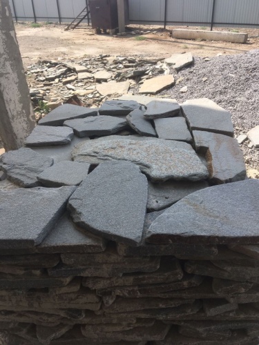 Златолит серебристый галтованный для лестниц купить в Трёхгорном