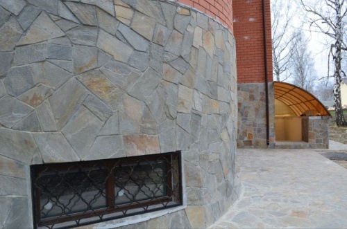 Плитняк златолит Уральский для цоколя, отмостки купить в Трёхгорном