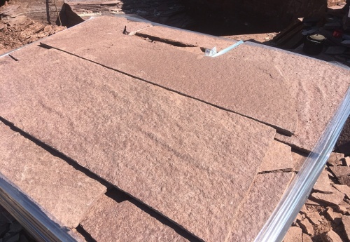 Плитняк лемезит бордовый для ступеней 20-25 мм купить в Трёхгорном